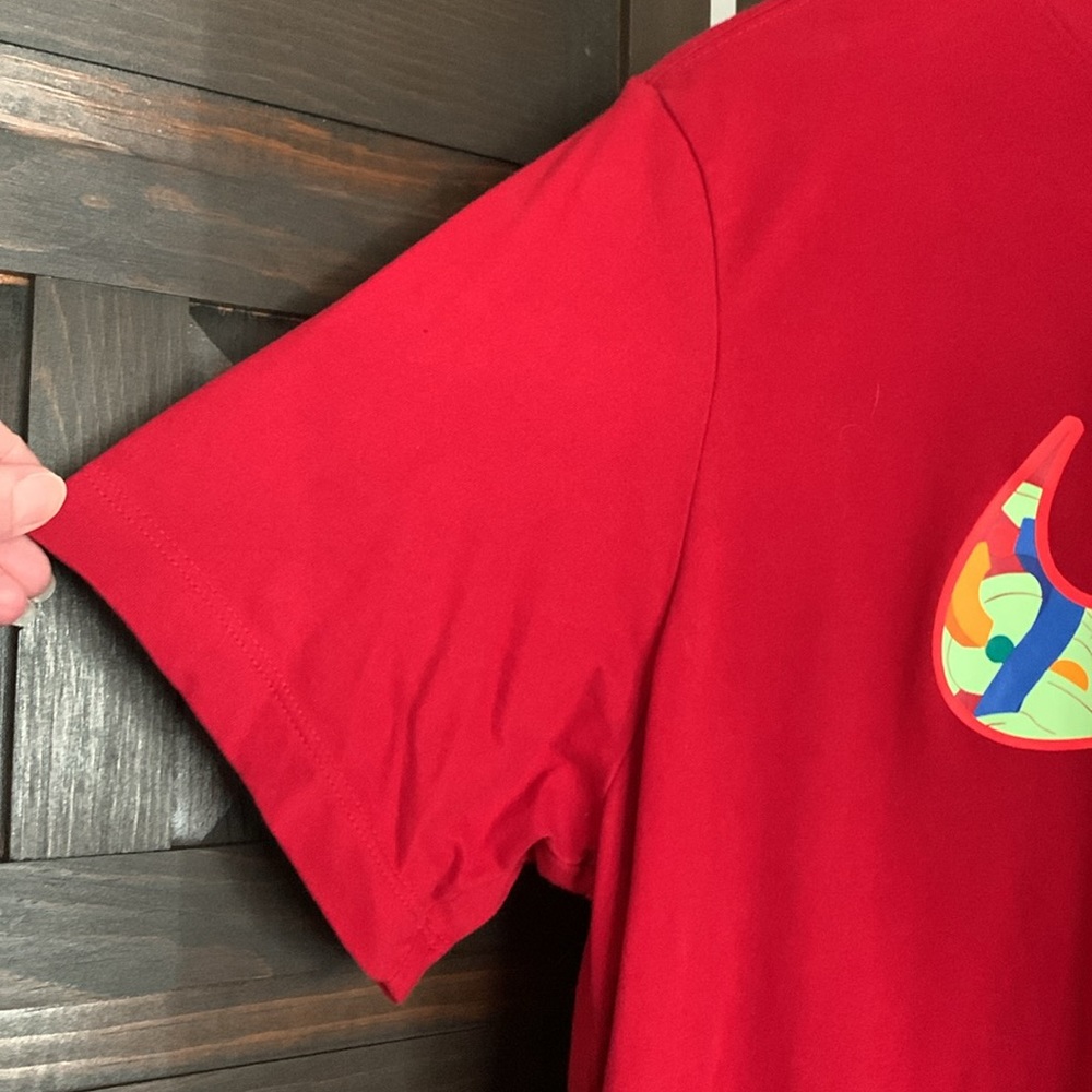 Nike Air Artist Collection - large dri-fit red tee shirt - short sleeve - Picture 6 of 9
